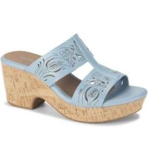 New  Baretraps shoe size 5 blue